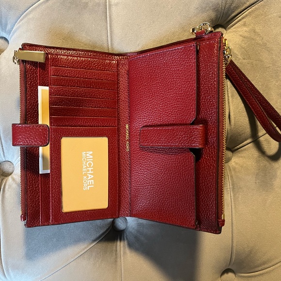 NWOT Michael Kors Adele Leather Smartphone Wallet - Picture 2 of 3